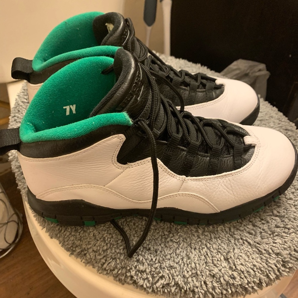 Air Jordan “Seattle’s” Retro 10 Size 7Y 2019!!!